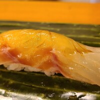 赤吉 - ⑭鬚剃鯛(ヒゲソリ鯛、愛媛県今治産)
                    産卵は初夏~夏、旬は秋~冬
                    暖かい海の魚で釣った事は無い、レア度高い
                    軟らかな身、清んだ旨み、経験した事ない美味に絶句
                    某魚系サイトでは白身魚の頂点との記載