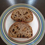 ルヴァン - 果実とクルミのパン（断面）