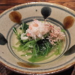 博多　ほてい屋 - お通しは水菜のお浸し。日本酒に合いそう。