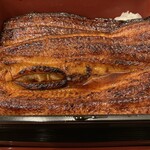 Unagi No Naruse - 松なので鰻は大きい。重なってる、