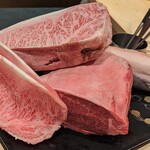 WAGYU USHITOMI GINZA - 来店時の食材 お肉のアップ(おまかせコース料理)