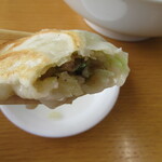 青竹手打ラーメン 日向屋 - ザク切りキャベツが熱々