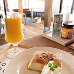 MOON MOON MOON CAFE - ２回目で食べた台湾カステラとマンゴーフローズン