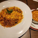 SITA - ビリヤニキーマカレー サラダ付1150円 テイクアウトにあり注文。スパイス感少なめ、美味しいです。最近はプライドオニオントッピングのビリヤニを良く見ます。キーマもボリュームあり。次はナンを！