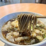 とちパル - 麺は太めでコシがあります