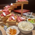 和牛焼肉 LIEBE - ご飯＆ワカメスープ＆キムチ＆サラダ＆ソフトドリンク一杯付き