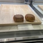 シヅカ洋菓子店 自然菓子研究所 - ショーケース内の、さつまいもパイ