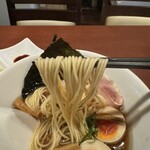 酒肴場 屯 - ツルパツストレート麺の食感も素晴らしい