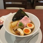 酒肴場 屯 - 津軽煮干し中華蕎麦（味玉入り）¥950