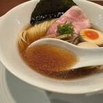 酒肴場 屯 - 今日の煮干し中華は、お出汁に焼干しや鯵干しが入り、香ばしくもまろやかな味わい