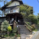 ドーシェル - まるで山小屋かツリーハウス？和歌山の山の上に建つ見晴らしの良いパン屋さんです✩.*˚
