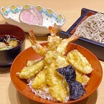  《土曜限定メニュー》上天ぷらの丼と蕎麦