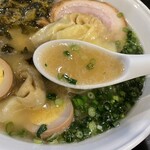 こうや麺房 - 透明感のあるスープ