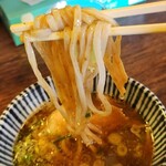 麺や 紡 - つけ汁に漬けて