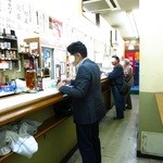 酒のデパート ヒトモト 立ち呑みカウンター - 