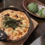 ごえん - 山芋明太もんじゃ、奥がアボ刺し