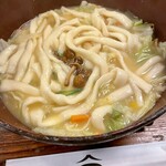 ほうとう不動 河口湖北本店 - ほうとう@1210円  あぁたまらんちん！やっぱり美味いなぁ！河口湖界隈ではNo.1で大好き！お約束通り生から煮込まれた麺はとにかく良い口当たり、段々と美味くなる優しいスープ、野菜たっぷり！全てが最高