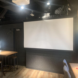 プロジェクター・モニターなど、貸切利用に必要な機材を完備◎
