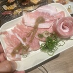 牛舞 ホルモン焼肉酒場 - 豚トロ