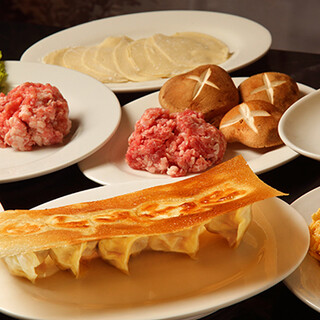 Enjoy handmade Gyoza / Dumpling with 18 kinds of ingredients ◆ Hand-wrapped after receiving your order