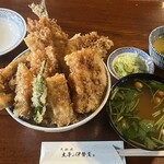 土手の伊勢屋 - 全貌。かき揚げの海老もビッグサイズでした