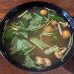 土手の伊勢屋 - 大好きな三つ葉たっぷり