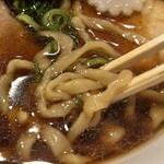 自家製手打ち麺 粋や - 手打の平打ちぢれ麺