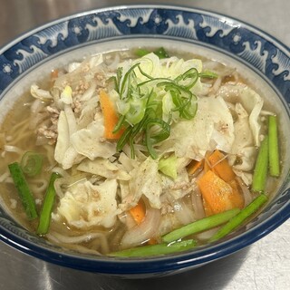 大山こむぎの麺とこだわり抜いたスープで作る【自家製ラーメン】