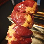 Sumibiyaki Tori Toriaezu - 朝引き鶏のキモとセットでとれるハツ！ブリブリの食感です！
      