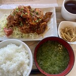 定食 笑いーと - ヤンニョムチキン定食990円（税込）