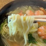 手打らーめん珍来 - 麺リフト