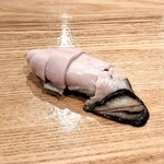 おすし 花富 - 牡蠣の潮煮