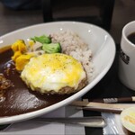 ベックスコーヒーショップ - 3種チーズのせハンバーグカレーセット￥1,060