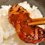 焼肉うしがすみ - 和牛カルビをサッと炙っていただきます！