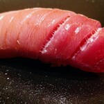 鮨 詠心 - 名刺代わりに差し出される「藤田の鮪」