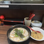 Hakata Ramen Kouichi - チャーシューメン＋焼飯（上から）