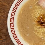 双喜紋 - ラーメン630円（ネギ抜き）左