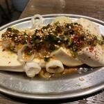 もつ焼き おとんば 上野店 - にんにらやっこ