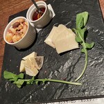 イルキャンティ バーゼ - 追加して頼んだチーズの盛り合わせ