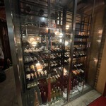 イルキャンティ バーゼ - 入り口にたーくさんのワイン