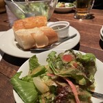 イルキャンティ バーゼ 入間店 - サラダとフォカッチャ