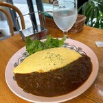 Restaurant Mari - 私のお気に入りは、オムライスに牛すじカレーをかけた2種盛りこれにチーズをトッピング‼️オムライスの中に入れてもらいました