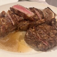 BEEF STEAK CLUB KIYO GINZA - プライム熟成T-BONEステーキ
                    ミディアムレア
                    サーロイン、ヒレ