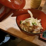 Nodoguro Meshi Hompo Itaru - 3等分めは出汁をかけて茶漬けに、4等分めは好きにどうぞって感じ、　ひつまぶしとかと同じ食べ方やね〜