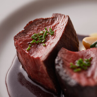 種類豊富な自慢の逸品。お好きな料理でオリジナルのコースを◎