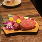 黒毛和牛ヘレ肉専門店 炭火焼肉 りきちゃん 北浜店 - シャトーブリアンに、ヘレが隠れてる〜笑