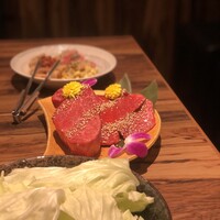 黒毛和牛ヘレ肉専門店 炭火焼肉 りきちゃん 北浜店 - 横から厚みを！、