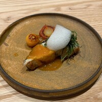Lito - 炭火焼きにした黒鯥　鬼灯（ほおずき）のソース　おかひじき　発酵したレモンの泡　