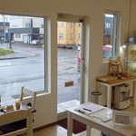 ル・クール - 白を基調としたルーミーな店内。