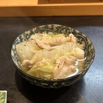 寿し辰 - 女将さんからのサービス、白菜と豚肉の白だし煮。